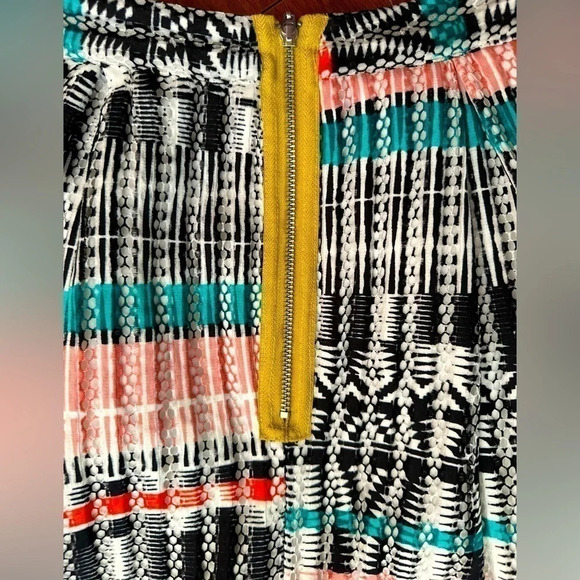 Romeo & Juliet Couture Lace Pleat Skirt , Size Small - Picture 6 of 11